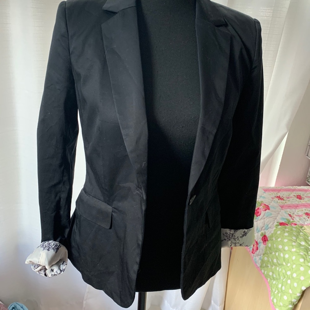 Black lined blazer H&M size small